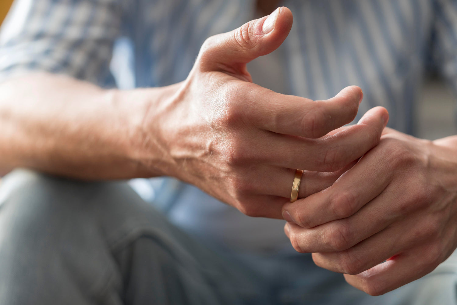 Carpal Tunnel Syndrome: Early Signs and At-Home Support